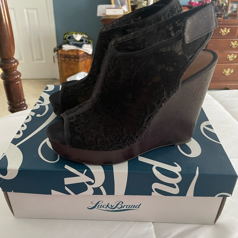 Lucky Brand Shoes- like new size 8